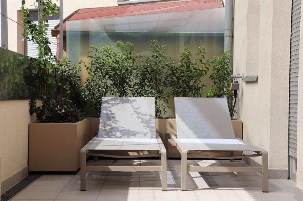 Ferienwohnung mit sehr großer sonnenverwöhnten Terrasse Algund Exterior foto