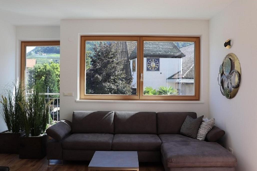 Ferienwohnung mit sehr großer sonnenverwöhnten Terrasse Algund Exterior foto