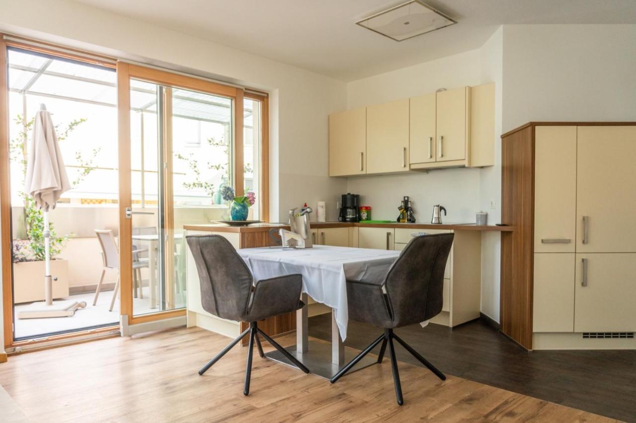 Ferienwohnung mit sehr großer sonnenverwöhnten Terrasse Algund Exterior foto