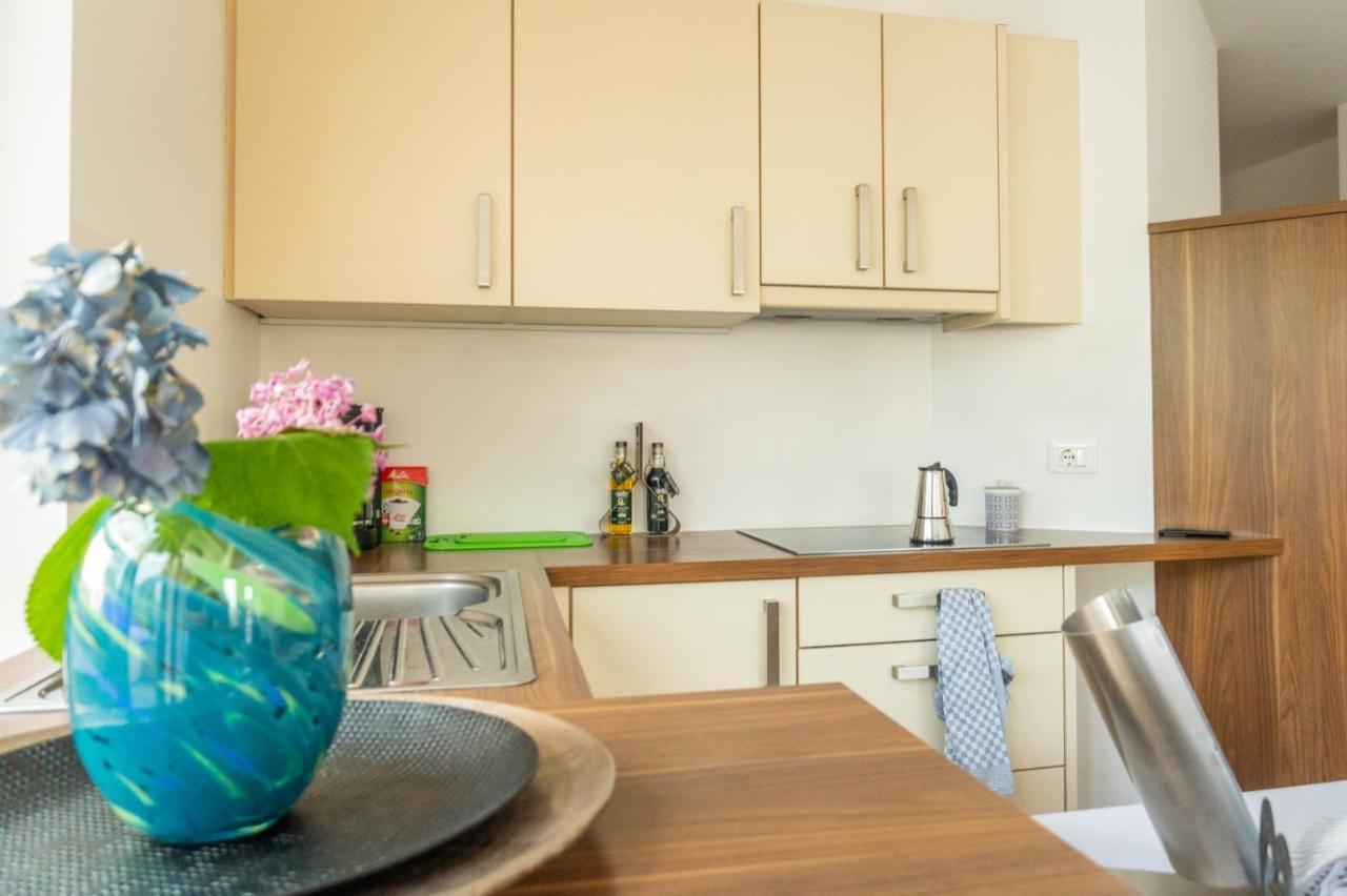 Ferienwohnung mit sehr großer sonnenverwöhnten Terrasse Algund Exterior foto