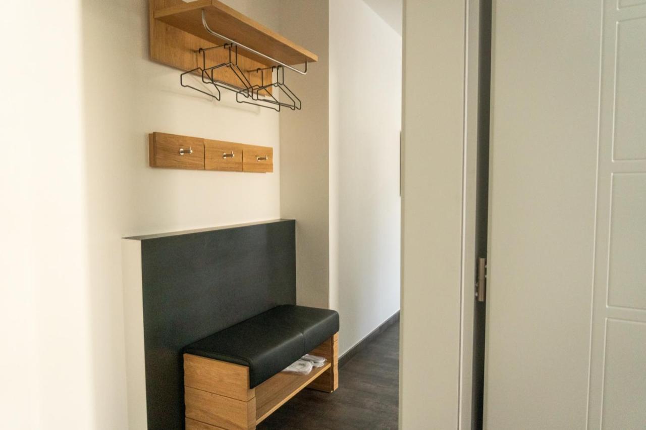 Ferienwohnung mit sehr großer sonnenverwöhnten Terrasse Algund Exterior foto