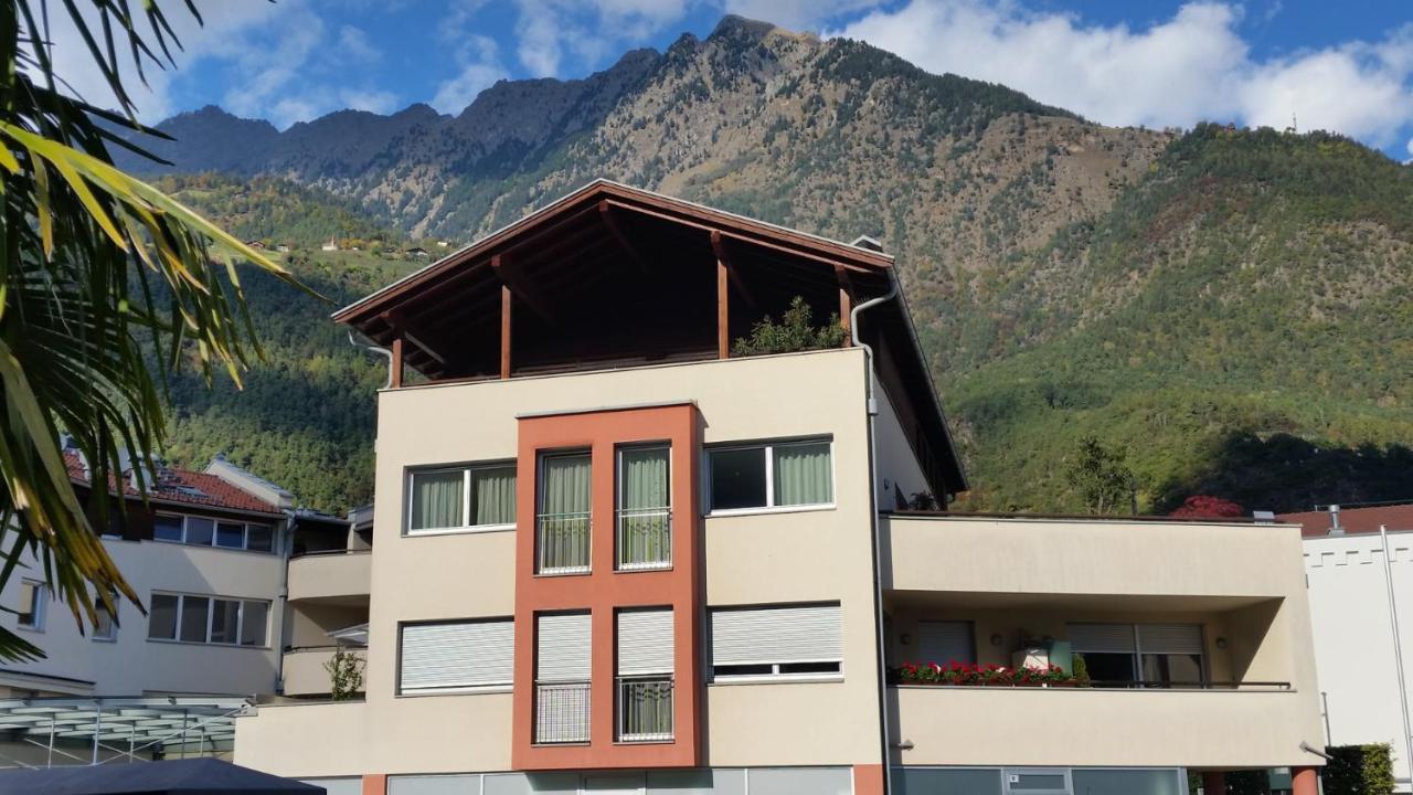 Ferienwohnung mit sehr großer sonnenverwöhnten Terrasse Algund Exterior foto